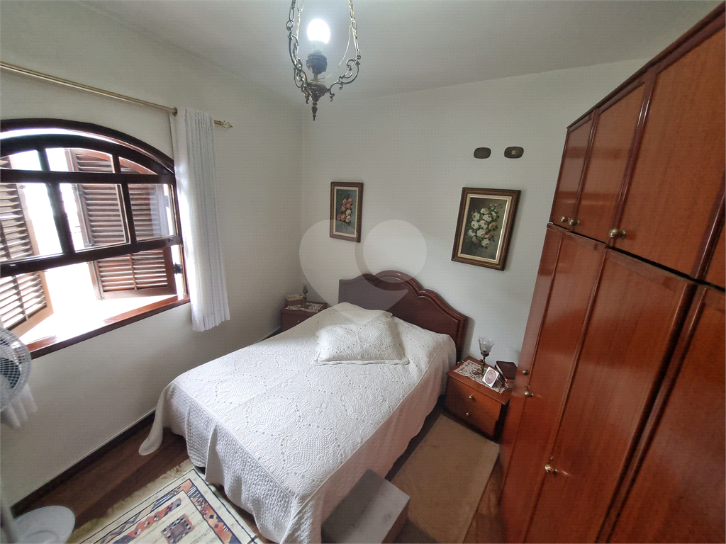 Sobrado com 177 m², 3 dormitórios e 5 vagas na Vila Isolina Mazzei