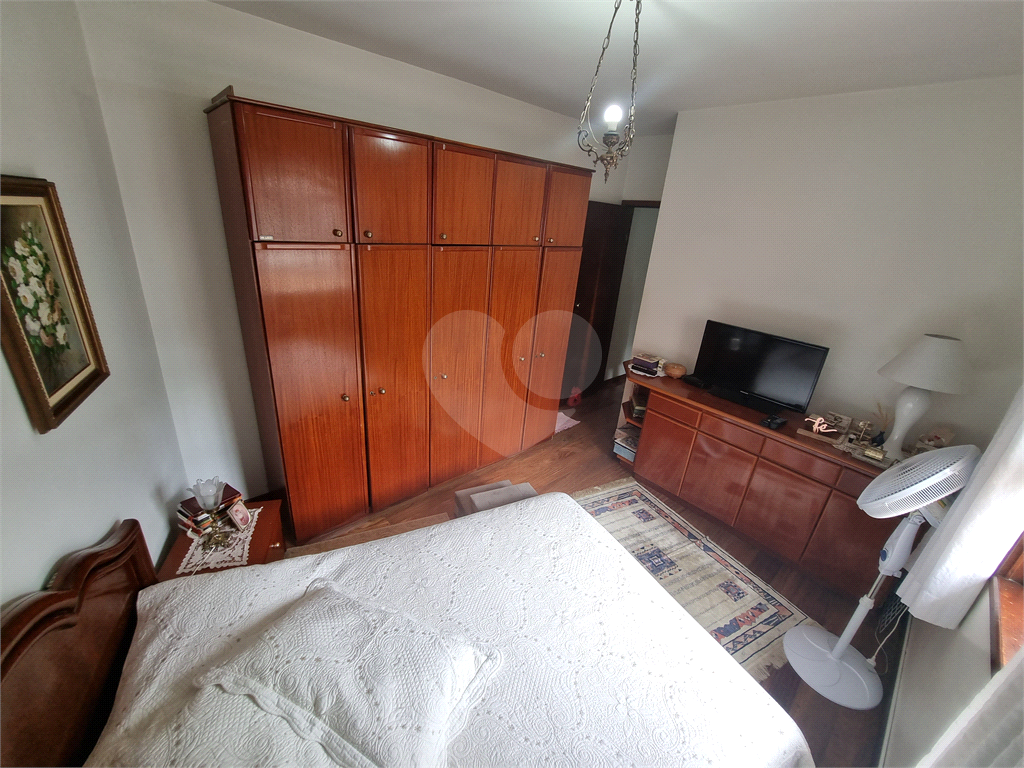 Sobrado com 177 m², 3 dormitórios e 5 vagas na Vila Isolina Mazzei