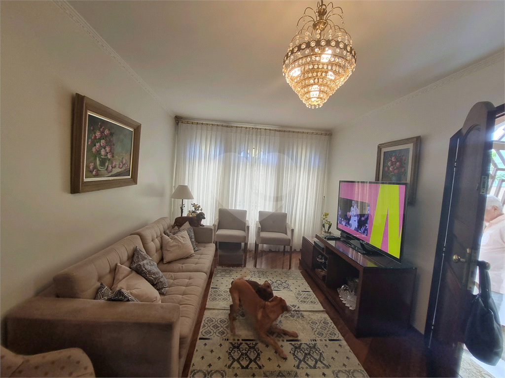 Sobrado com 177 m², 3 dormitórios e 5 vagas na Vila Isolina Mazzei
