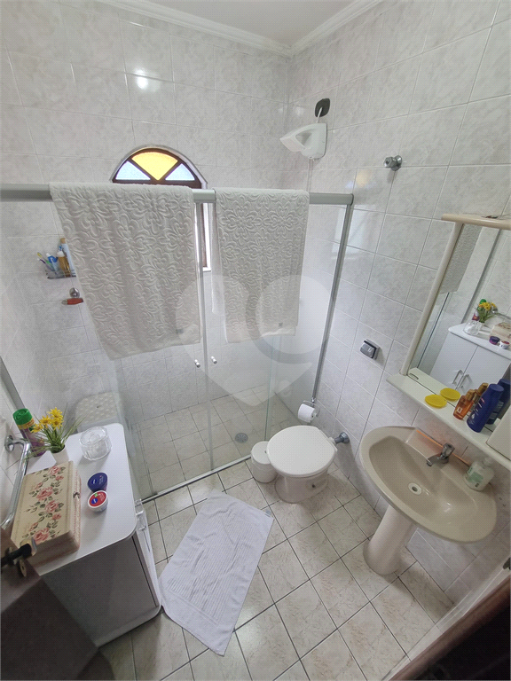 Sobrado com 177 m², 3 dormitórios e 5 vagas na Vila Isolina Mazzei