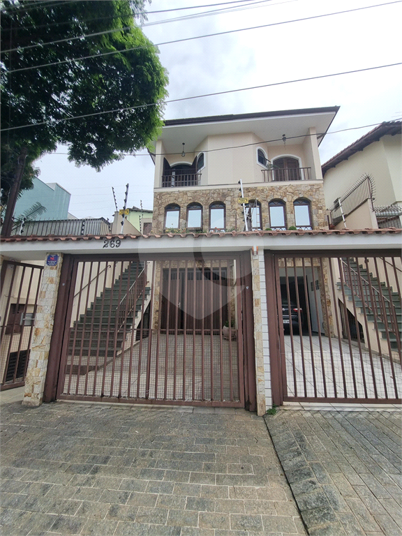 Sobrado com 177 m², 3 dormitórios e 5 vagas na Vila Isolina Mazzei