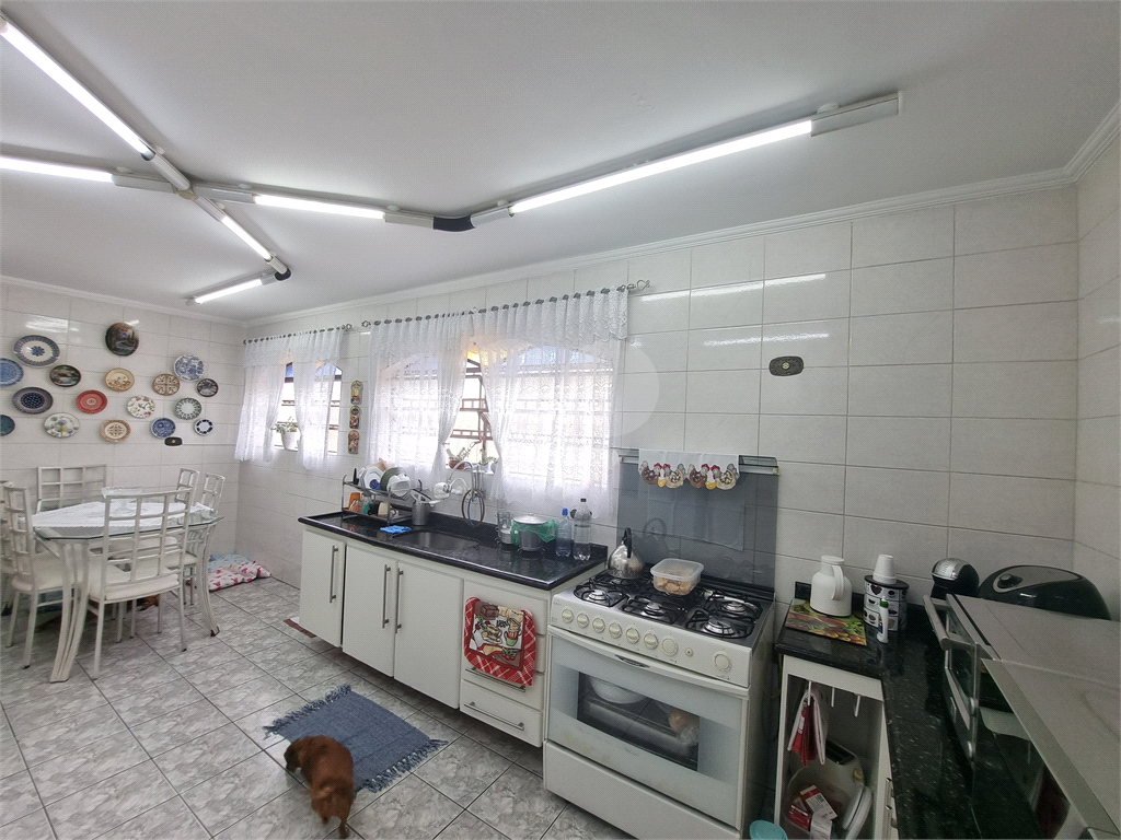 Sobrado com 177 m², 3 dormitórios e 5 vagas na Vila Isolina Mazzei