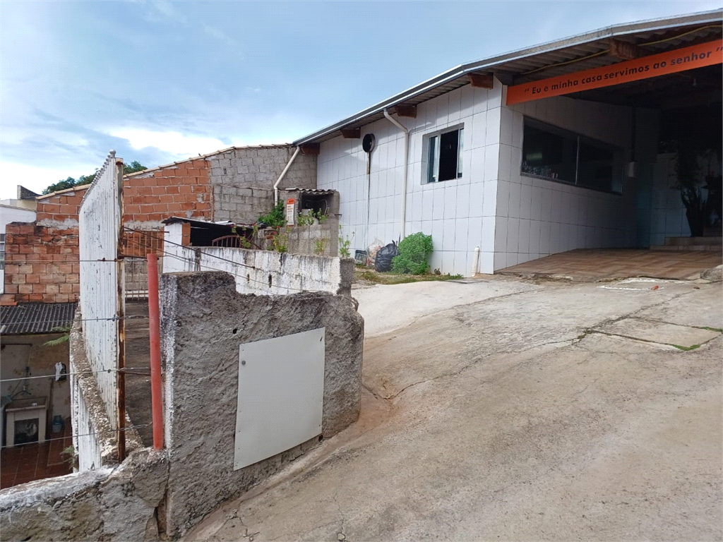 Casa à venda com 3 quartos, 284m² - Foto 2