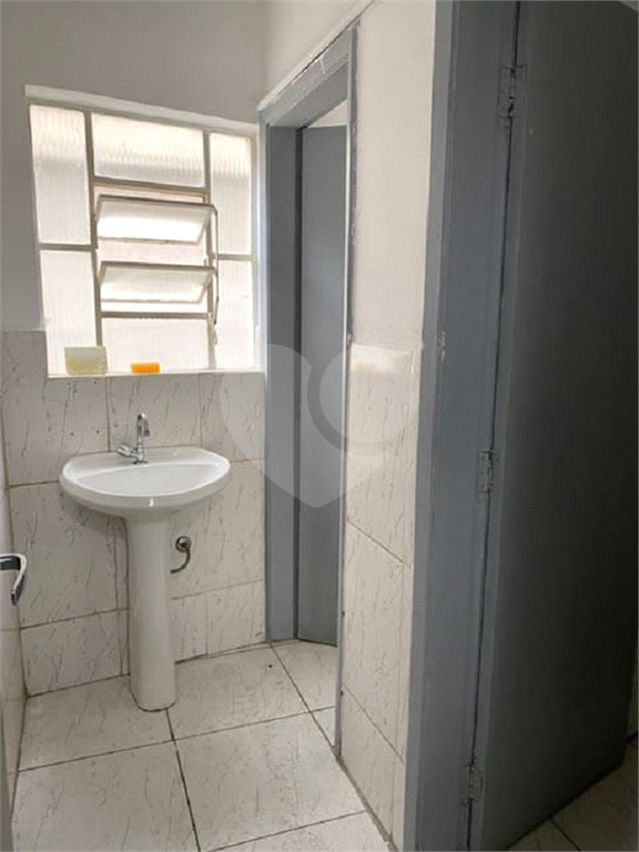 Sobreloja de 302 m² para locação na Rua Vergueiro,a 30 metros do Metrô Vergueiro