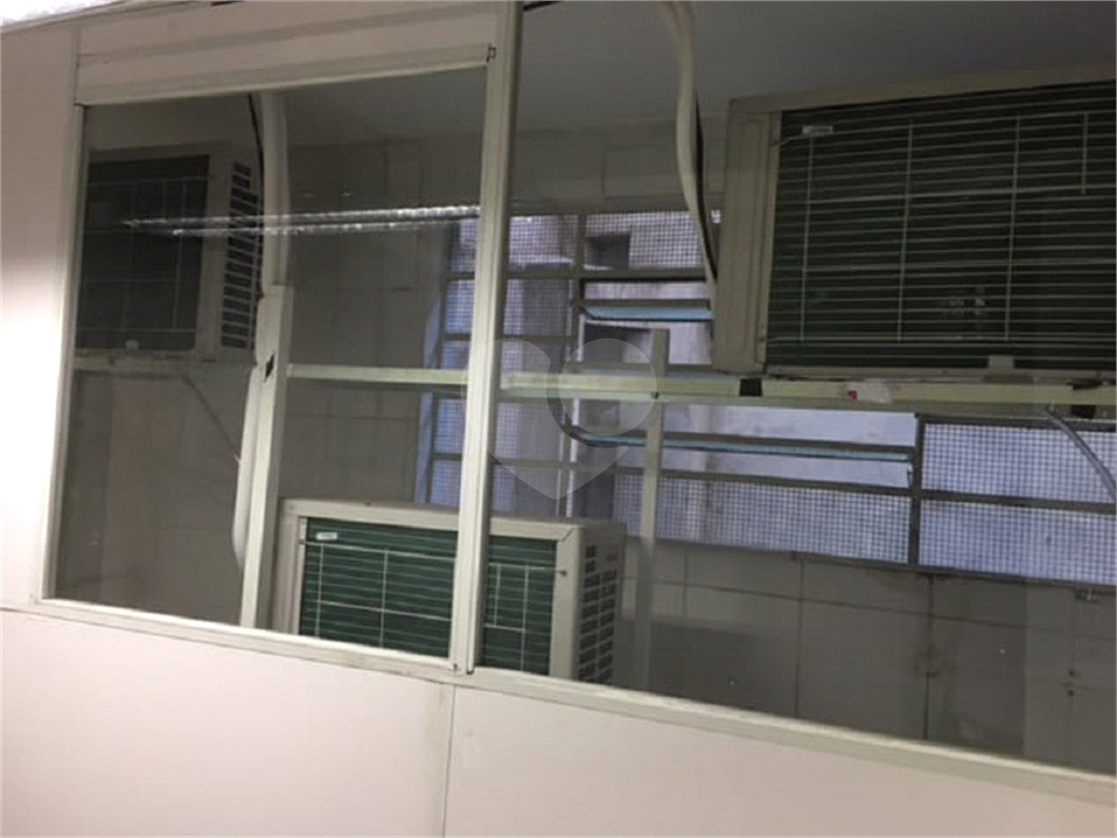 Sobreloja de 302 m² para locação na Rua Vergueiro,a 30 metros do Metrô Vergueiro