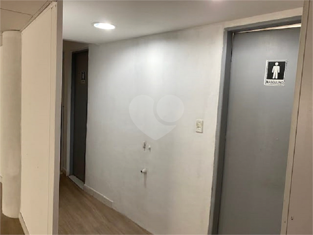Sobreloja de 302 m² para locação na Rua Vergueiro,a 30 metros do Metrô Vergueiro
