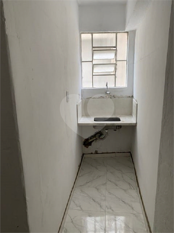 Sobreloja de 302 m² para locação na Rua Vergueiro,a 30 metros do Metrô Vergueiro