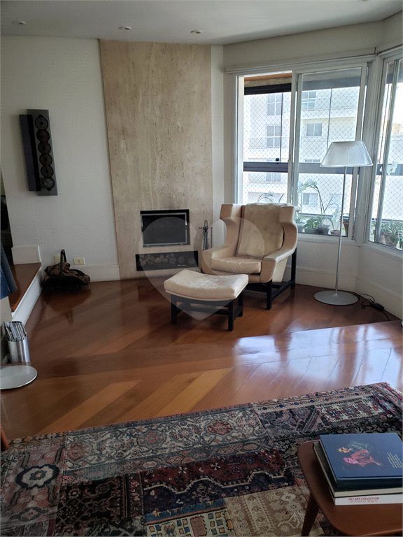 Cobertura, em Moema , pronta para morar, reformada, melhor preço da região, oportunidade 