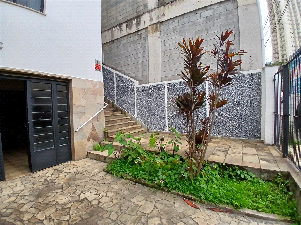 Sobrado à venda em Santana em rua bem tranquila