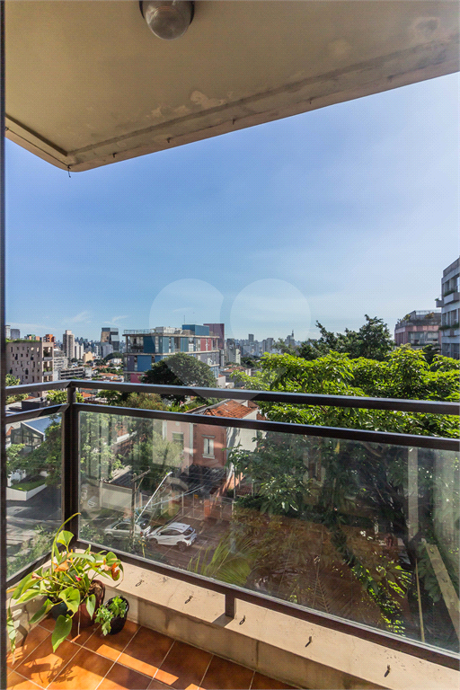 Apartamento para venda com 75 m, dois dormitórios, uma vaga na Vila Madalena!