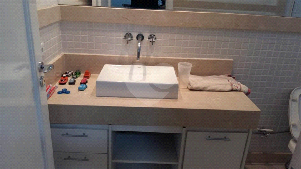 Casa à venda no Residencial 10 - 4 suítes, 5 vagas + Home office e área de lazer