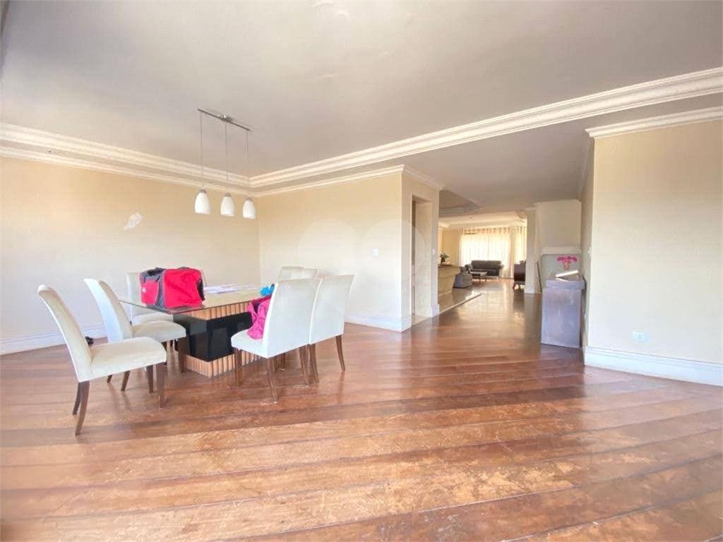Casa à venda no Residencial 10 - 4 suítes, 5 vagas + Home office e área de lazer