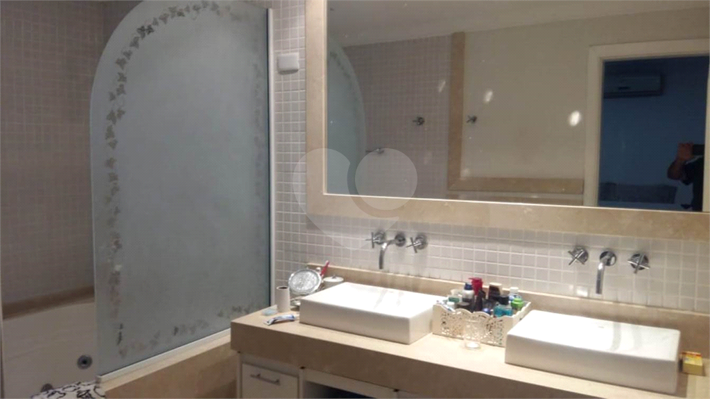 Casa à venda no Residencial 10 - 4 suítes, 5 vagas + Home office e área de lazer