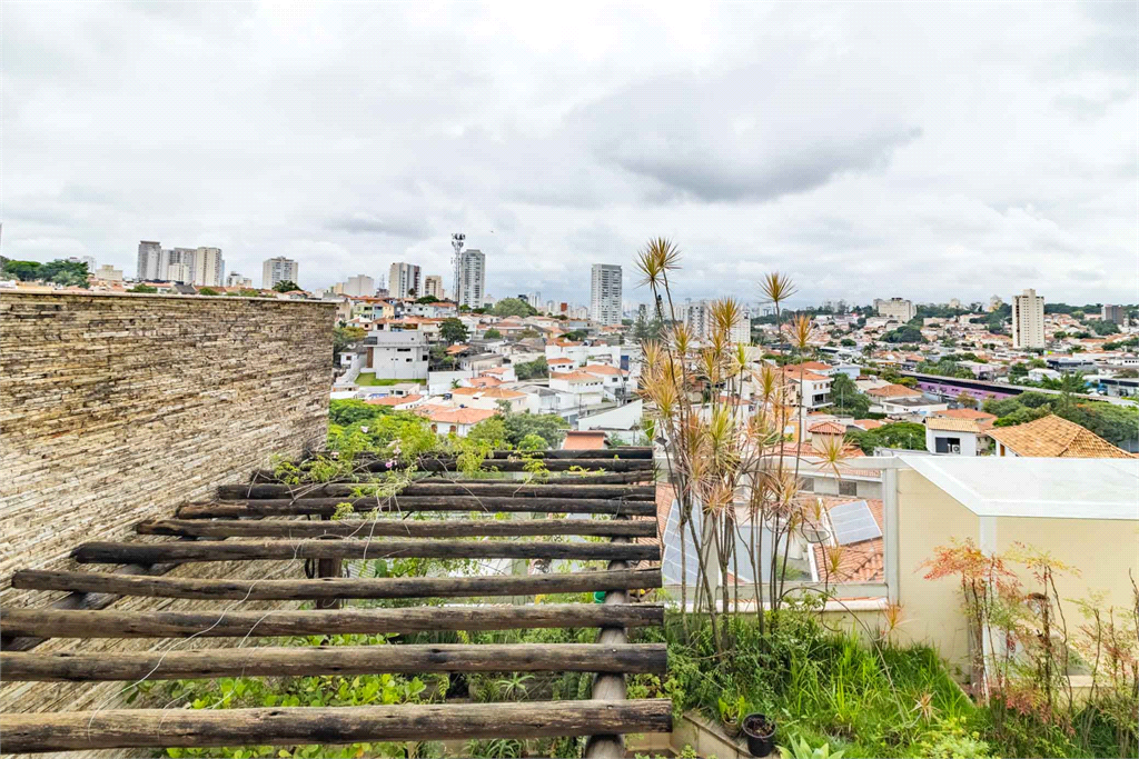 Sobrado com três andares e uma vista incrível. 