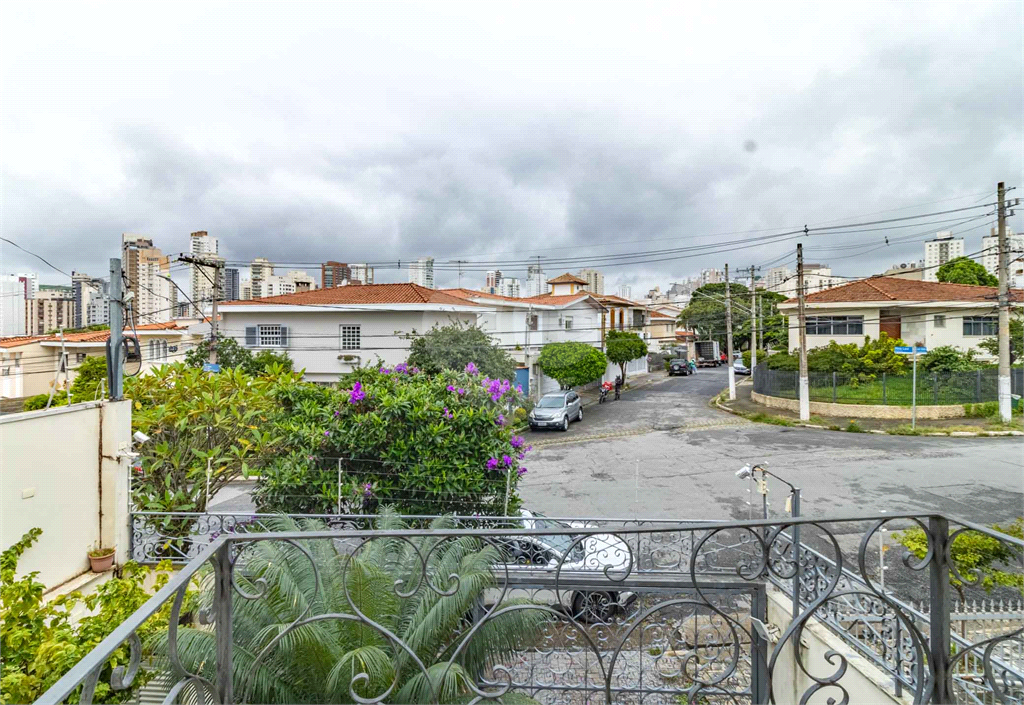 Sobrado com três andares e uma vista incrível. 