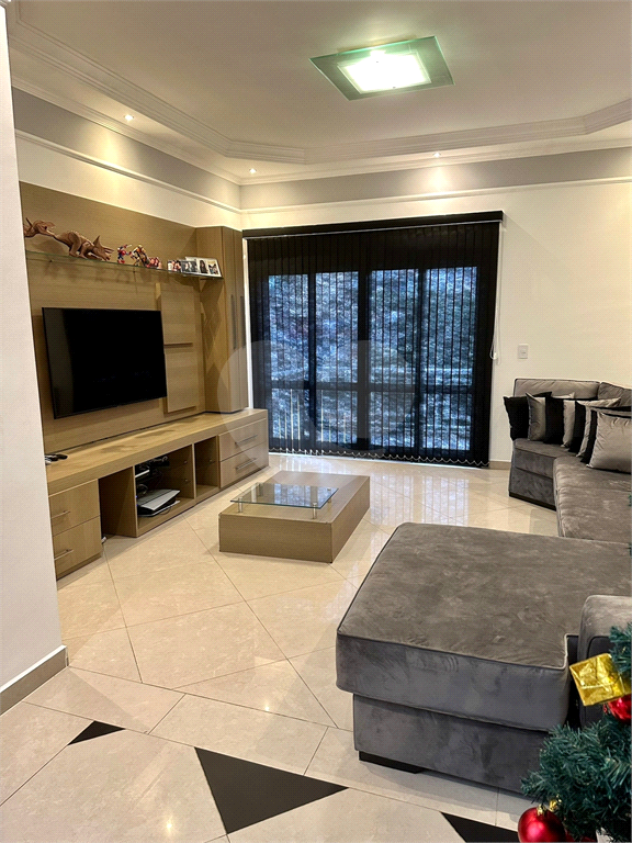 Sobrado residencial no bairro do Tremembé com piscina e salão de festas
