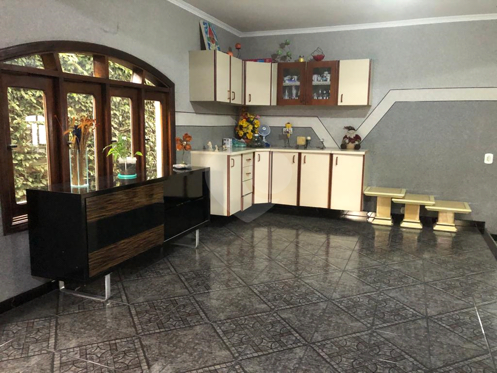 Sobrado à venda com 5 quartos, 200m² - Foto 3