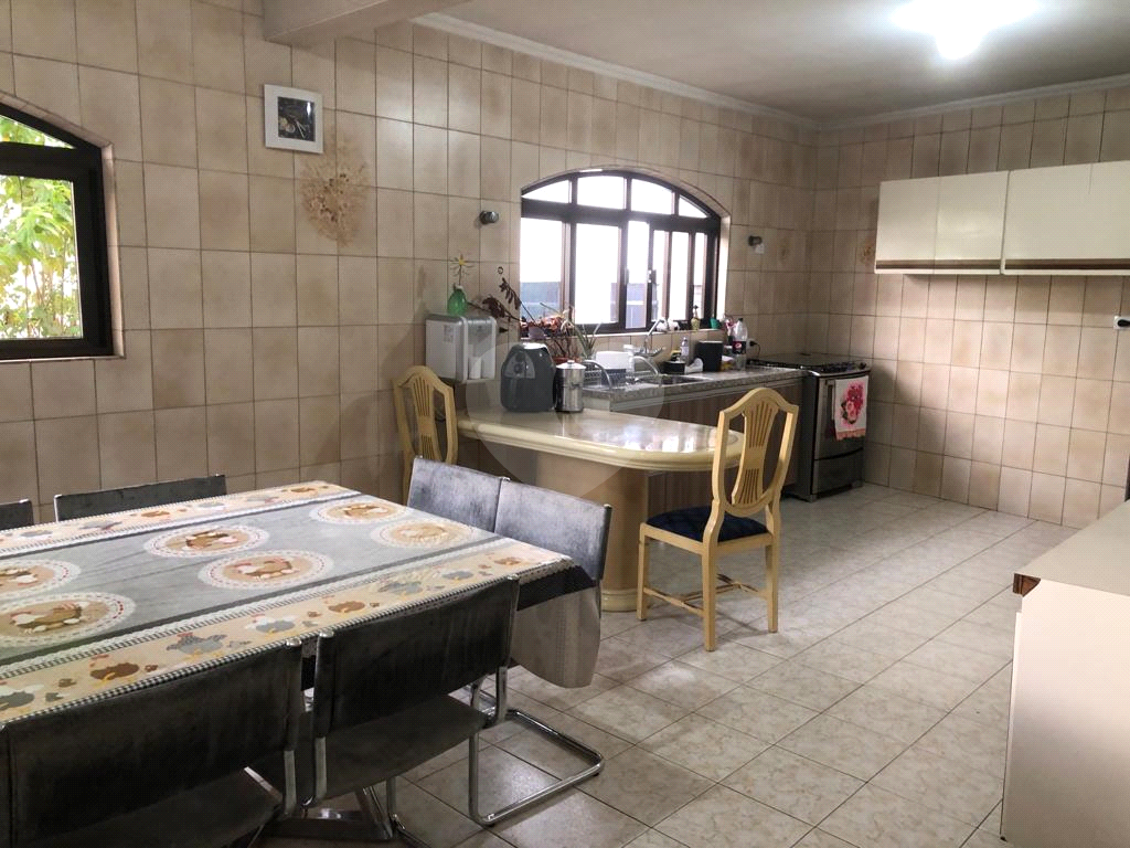 Sobrado à venda com 5 quartos, 200m² - Foto 10