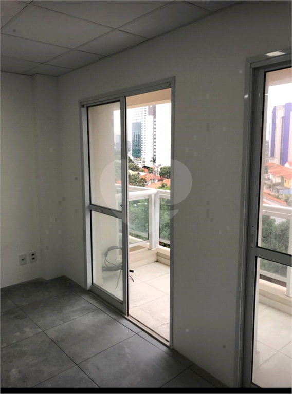 SALA COMERCIAL À VENDA DE 40 M2 NA REGIÃO DE PINHEIROS.