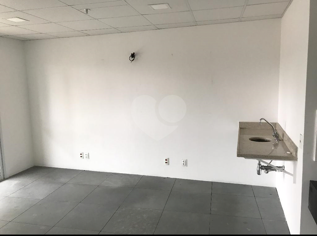 SALA COMERCIAL À VENDA DE 40 M2 NA REGIÃO DE PINHEIROS.