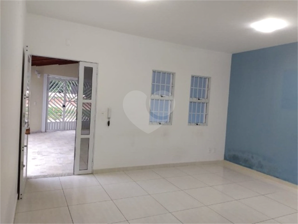 Casa à venda com 2 quartos, 100m² - Foto 1