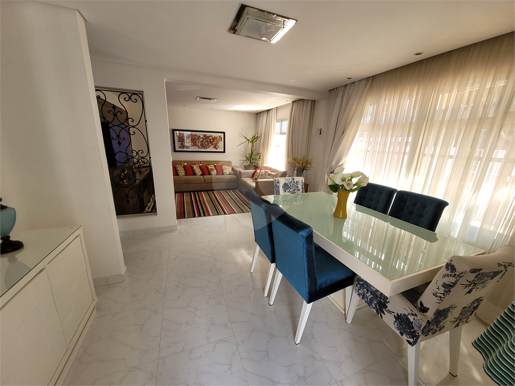 Casa à venda com 3 quartos, 177m² - Foto 1