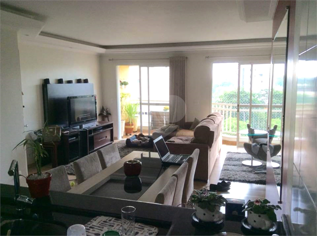 APARTAMENTO em JARDIM GUEDALA
