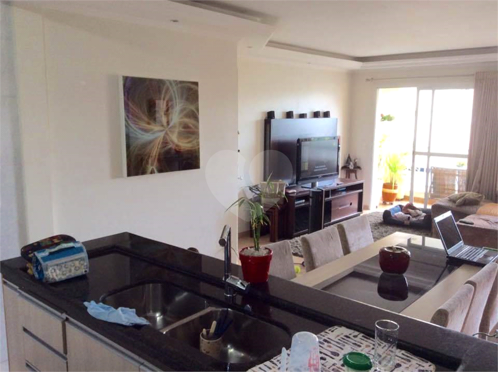 APARTAMENTO em JARDIM GUEDALA