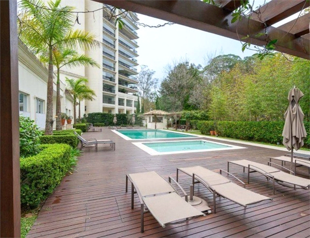 Apartamento Altíssimo Padrão com  401m² à venda no Morumbi- 4 suítes e 5 vagas 