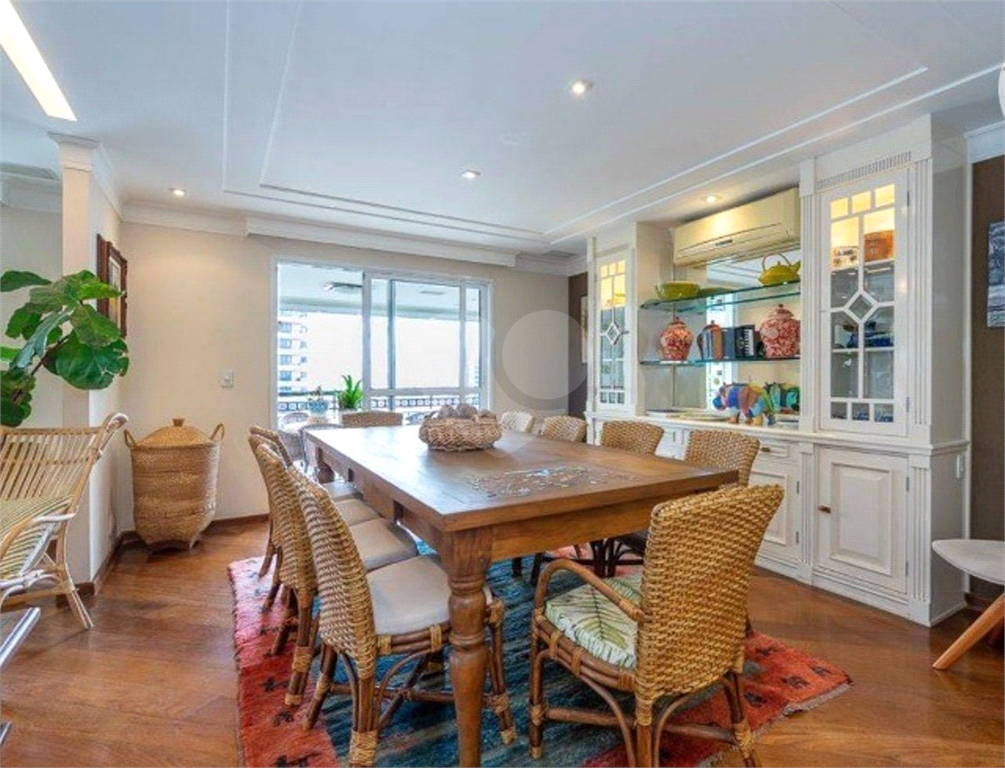 Apartamento Altíssimo Padrão com  401m² à venda no Morumbi- 4 suítes e 5 vagas 