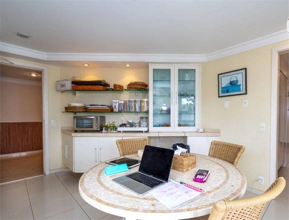 Apartamento Altíssimo Padrão com  401m² à venda no Morumbi- 4 suítes e 5 vagas 