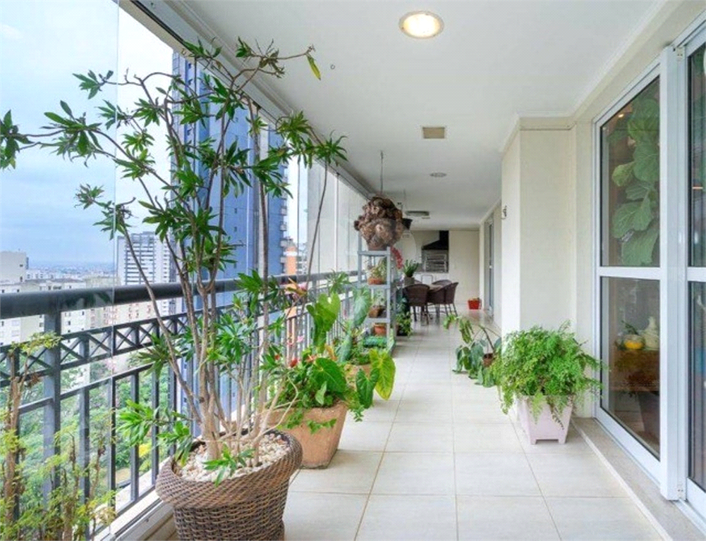 Apartamento Altíssimo Padrão com  401m² à venda no Morumbi- 4 suítes e 5 vagas 