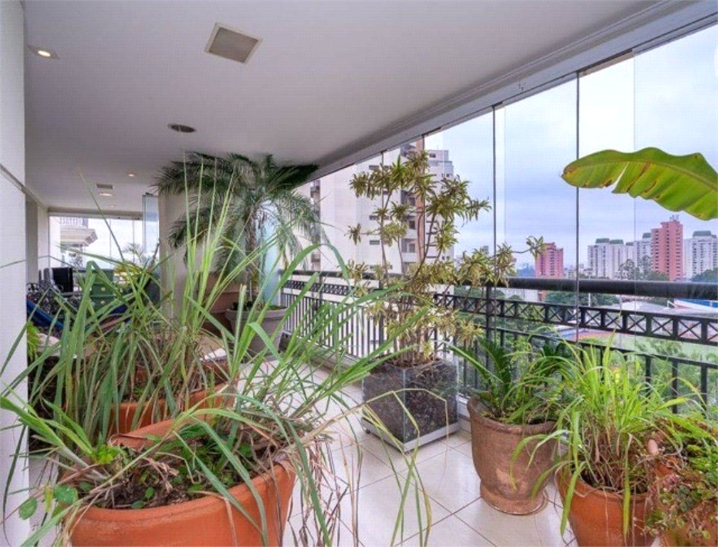 Apartamento Altíssimo Padrão com  401m² à venda no Morumbi- 4 suítes e 5 vagas 