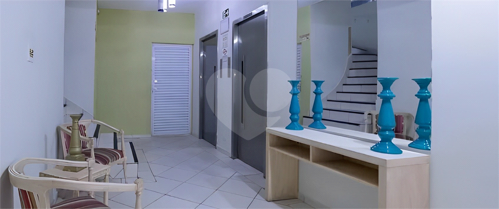 Amplo apartamento à venda no Bom Retiro com 2 quartos sendo 1 suíte, 1 vaga-Portaria 24 horas