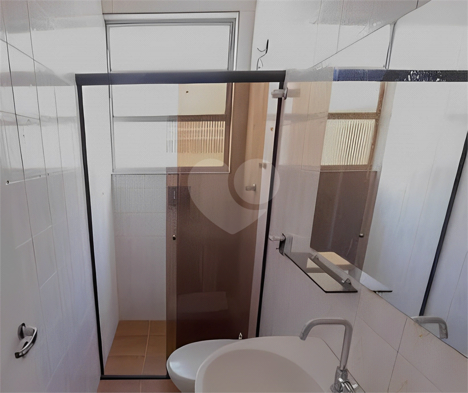 Amplo apartamento à venda no Bom Retiro com 2 quartos sendo 1 suíte, 1 vaga-Portaria 24 horas