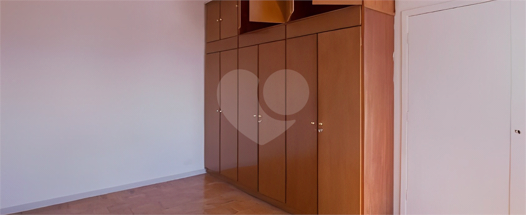 Amplo apartamento à venda no Bom Retiro com 2 quartos sendo 1 suíte, 1 vaga-Portaria 24 horas