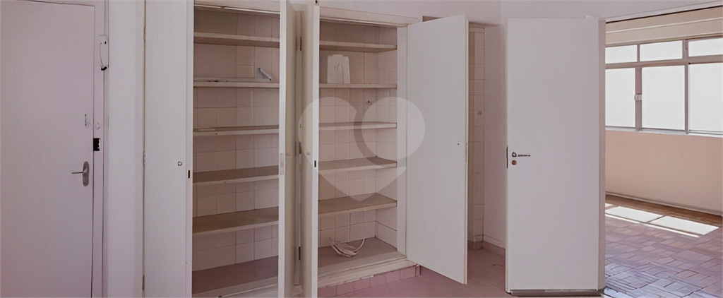 Amplo apartamento à venda no Bom Retiro com 2 quartos sendo 1 suíte, 1 vaga-Portaria 24 horas