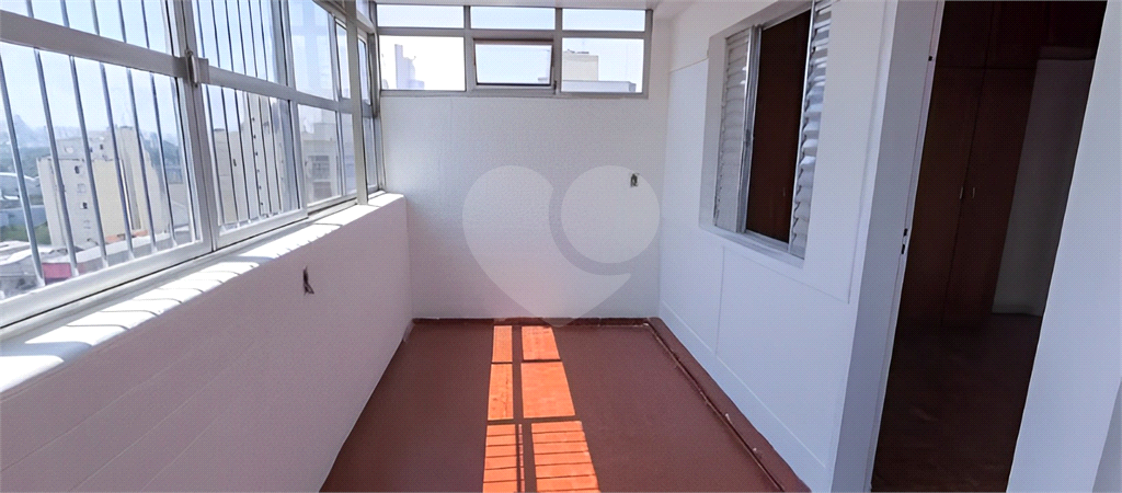 Amplo apartamento à venda no Bom Retiro com 2 quartos sendo 1 suíte, 1 vaga-Portaria 24 horas