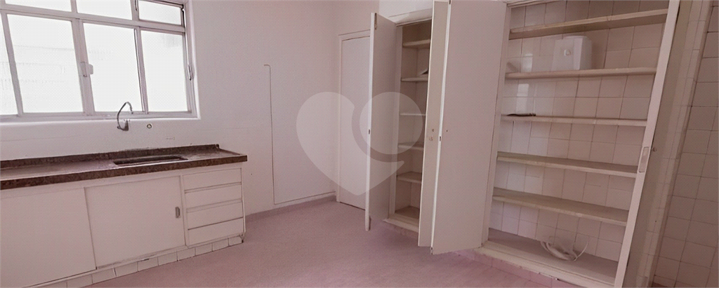 Amplo apartamento à venda no Bom Retiro com 2 quartos sendo 1 suíte, 1 vaga-Portaria 24 horas