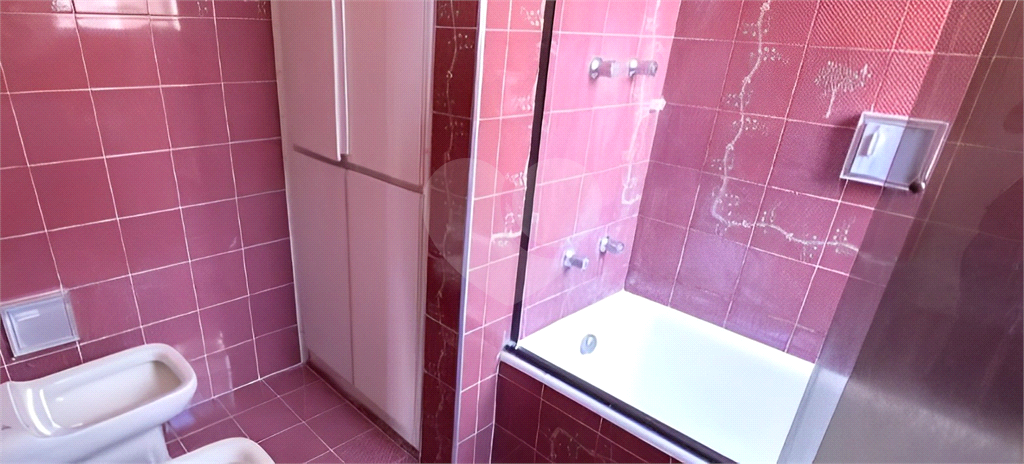 Amplo apartamento à venda no Bom Retiro com 2 quartos sendo 1 suíte, 1 vaga-Portaria 24 horas