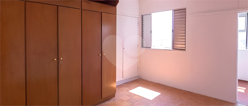 Amplo apartamento à venda no Bom Retiro com 2 quartos sendo 1 suíte, 1 vaga-Portaria 24 horas