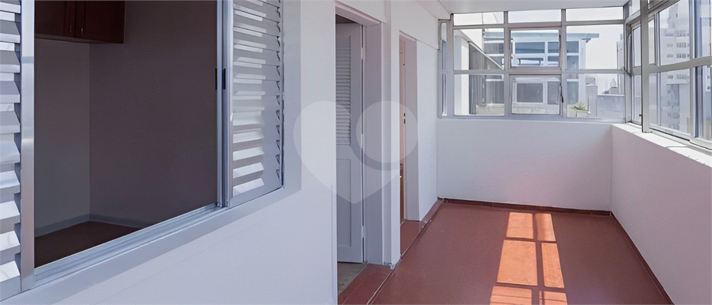 Amplo apartamento à venda no Bom Retiro com 2 quartos sendo 1 suíte, 1 vaga-Portaria 24 horas