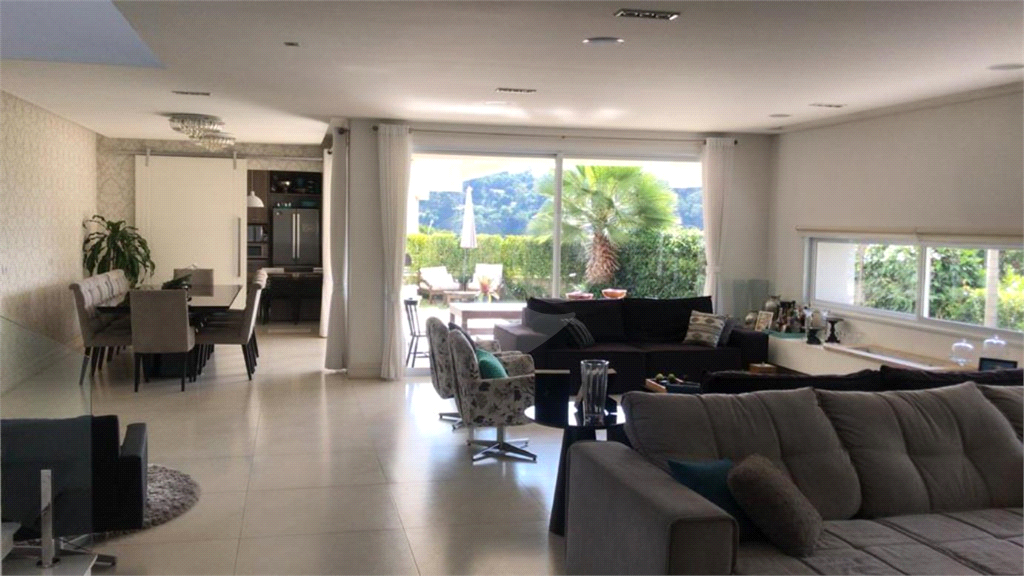 Suntuosa casa para locaçao e venda no Residencial Genesis 1 - 4 suítes e 6 vagas 