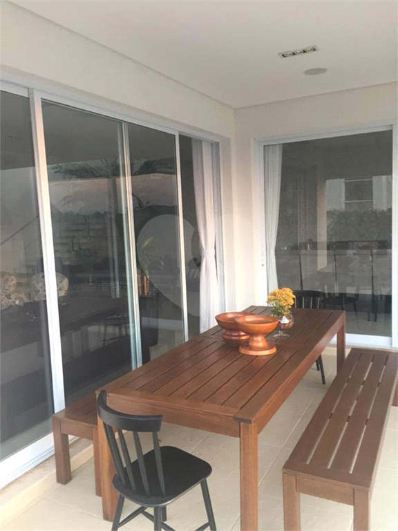 Suntuosa casa para locaçao e venda no Residencial Genesis 1 - 4 suítes e 6 vagas 