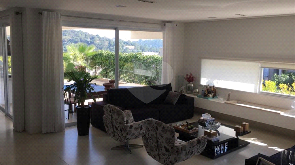 Suntuosa casa para locaçao e venda no Residencial Genesis 1 - 4 suítes e 6 vagas 