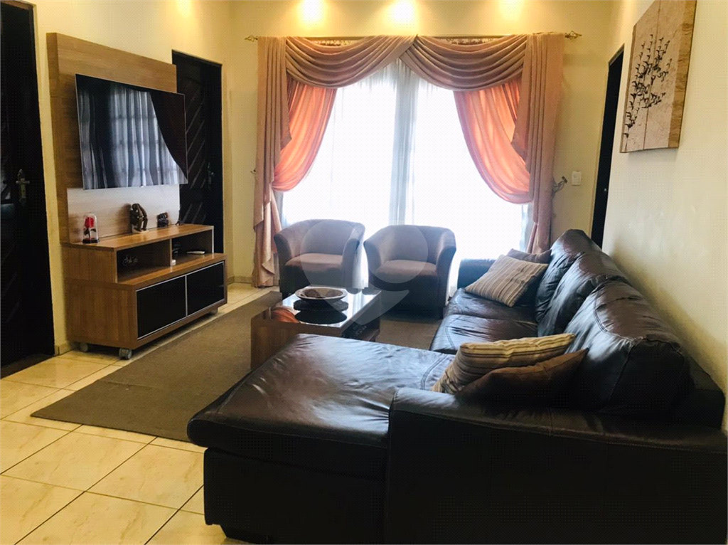 Sobrado em Guarulhos de 188m², 5 vagas 
