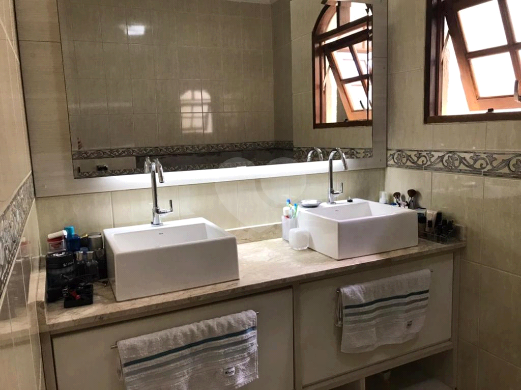 Sobrado em Guarulhos de 188m², 5 vagas 