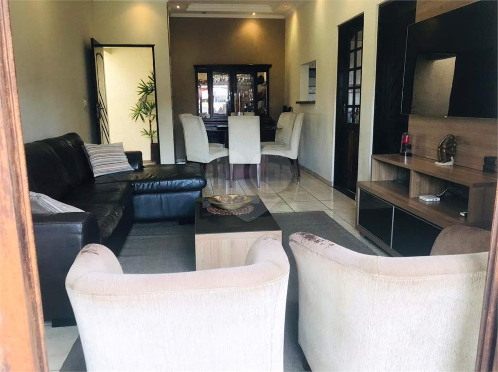 Sobrado em Guarulhos de 188m², 5 vagas 