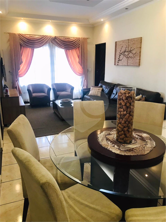 Sobrado em Guarulhos de 188m², 5 vagas 
