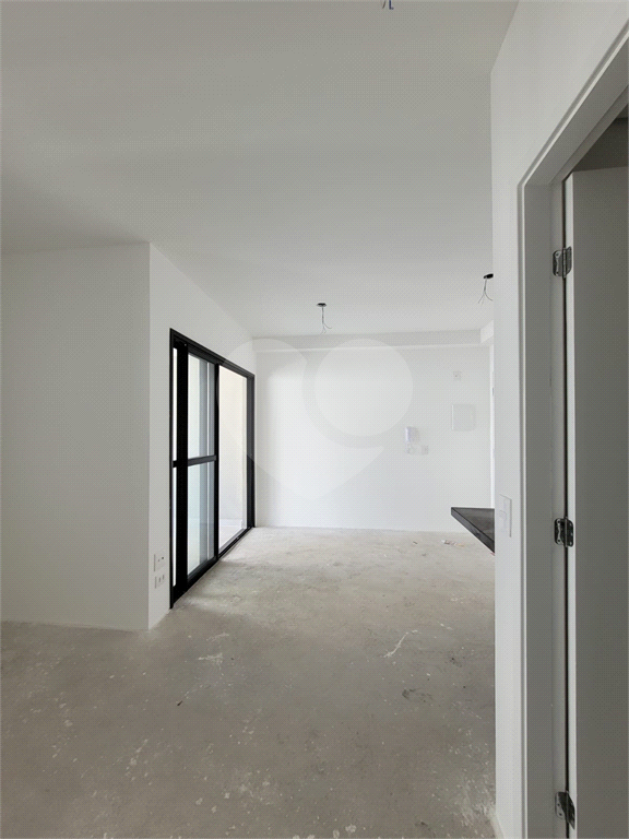 Apartamento à venda, 45 m² com 2 dormitórios e 1 vaga no Bairro Bela Vista.